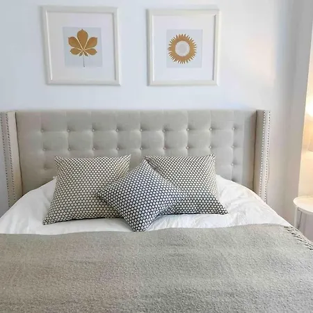 Luxurious 2 Bedroom Apartment, Puerto Banus, Two Beautifull Swimmingpools * Marbella
